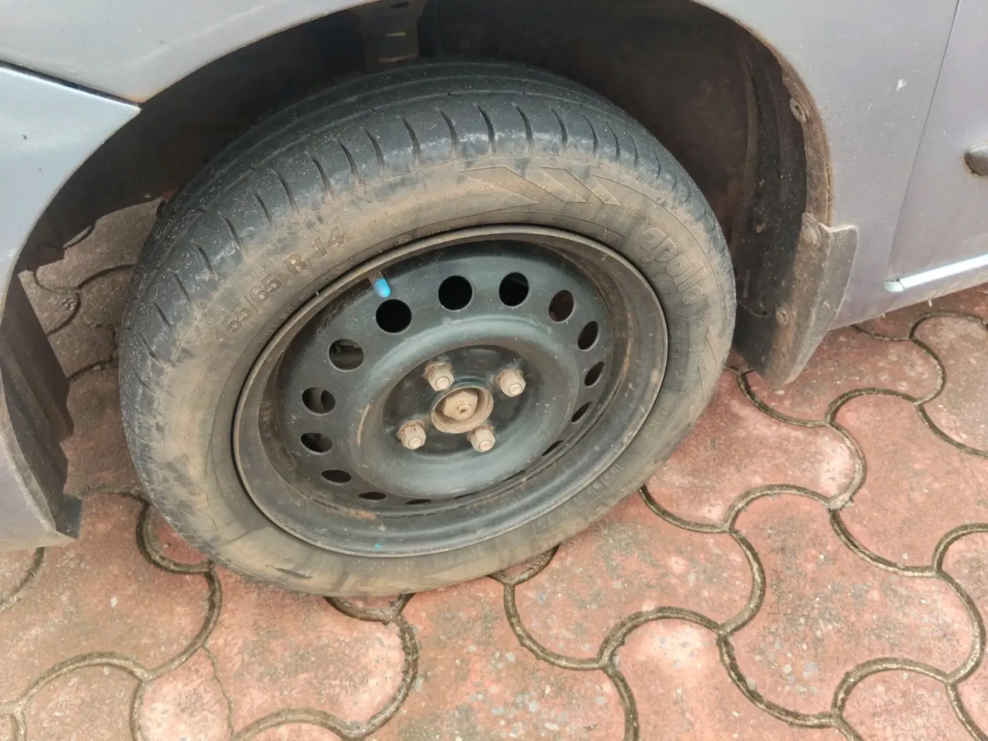 2014 Maruti Wagon R 1.0 VXI, Petrol, Manual, 2,47,807 km, tyre