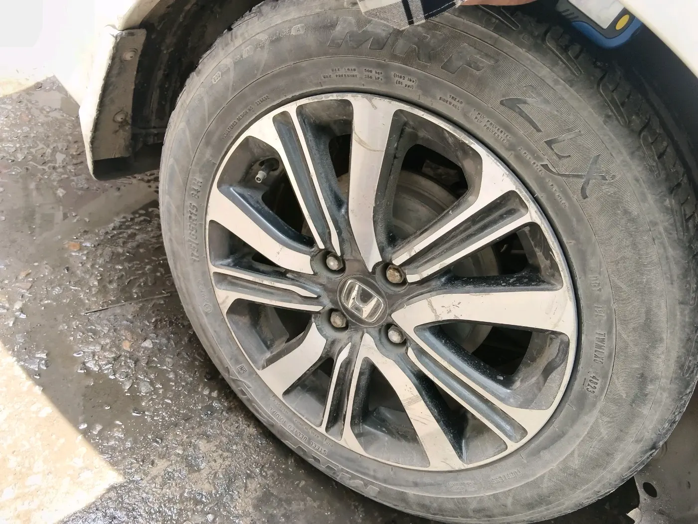 2017 Honda City 1.5L I-VTEC V MT, CNG, Manual, 1,62,092 km, tyre