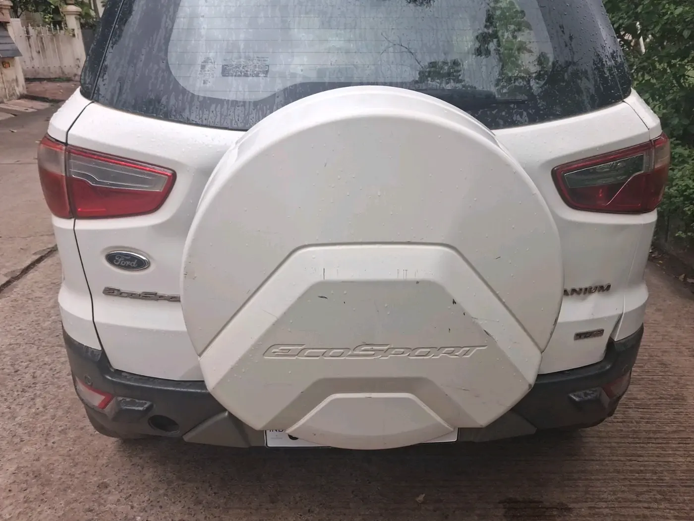 2018 Ford Ecosport TITANIUM 1.5L DIESEL, Diesel, Manual, 2,08,603 km, tyre