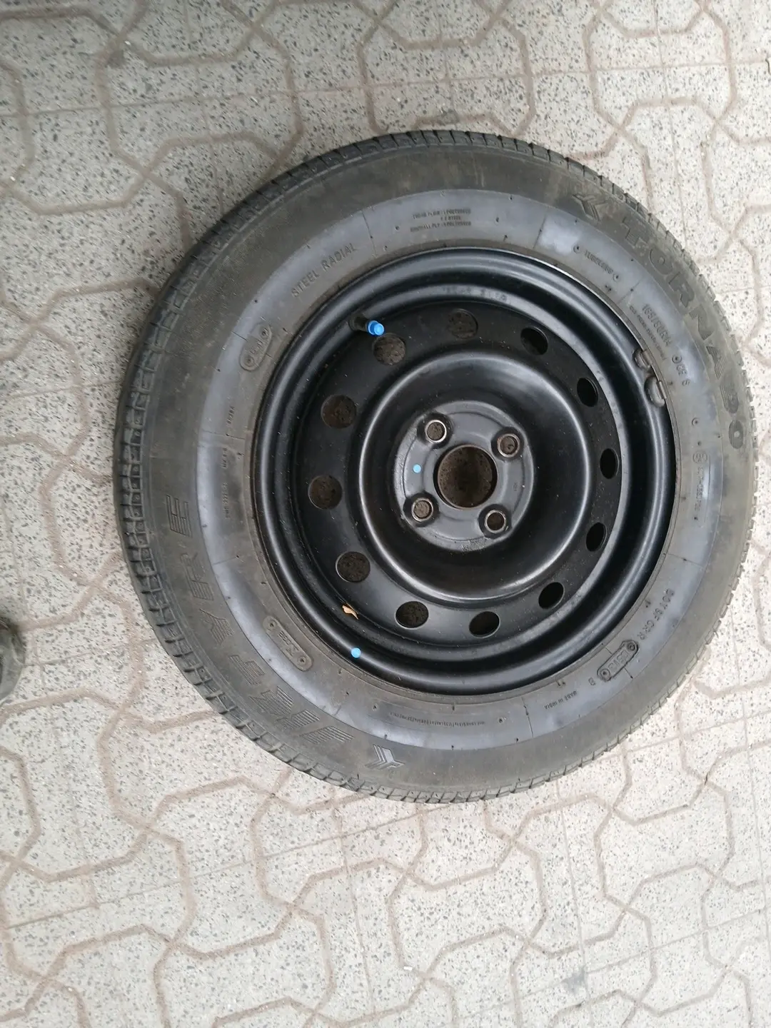 2013 Maruti Swift VXI, Petrol, Manual, 82,426 km, tyre