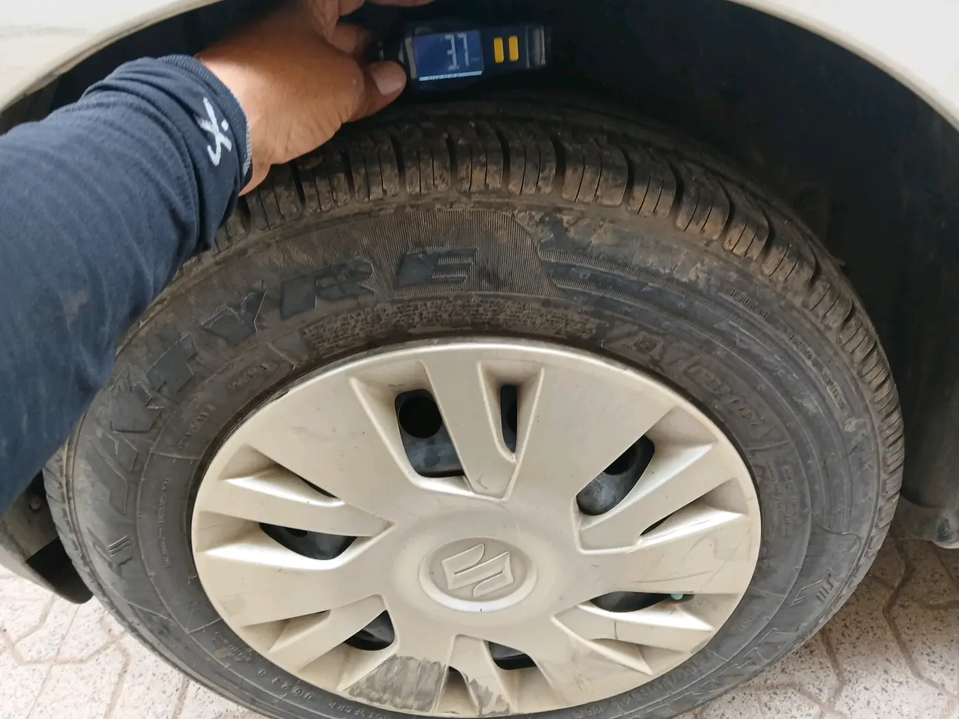 2013 Maruti Swift VXI, Petrol, Manual, 82,426 km, tyre