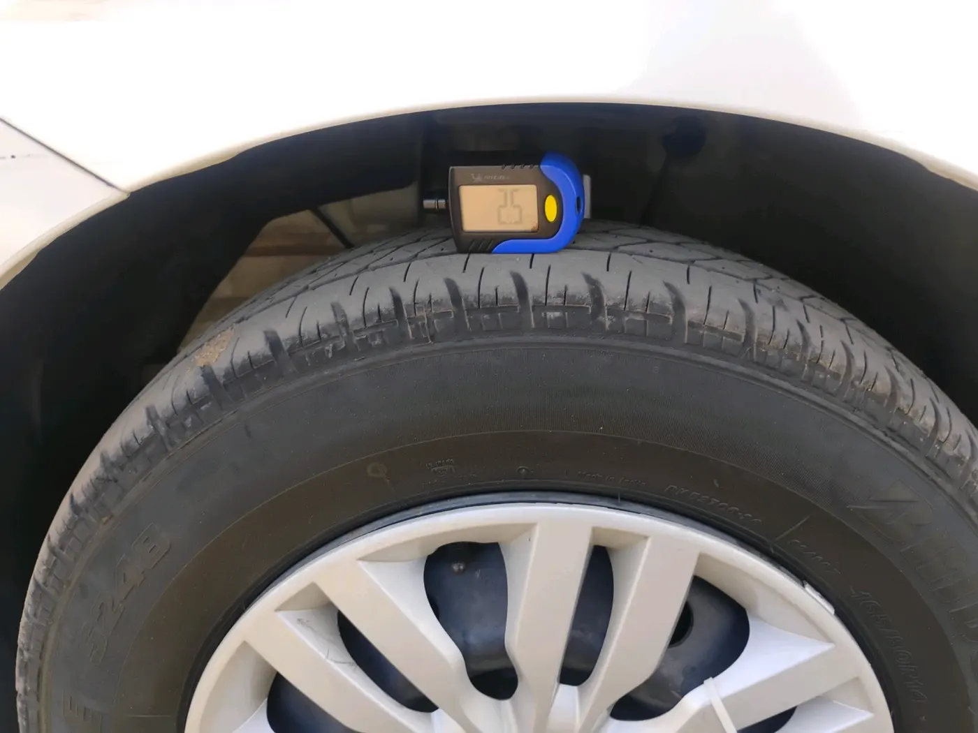 2018 Maruti Dzire VDI, Diesel, Manual, 1,03,151 km, tyre