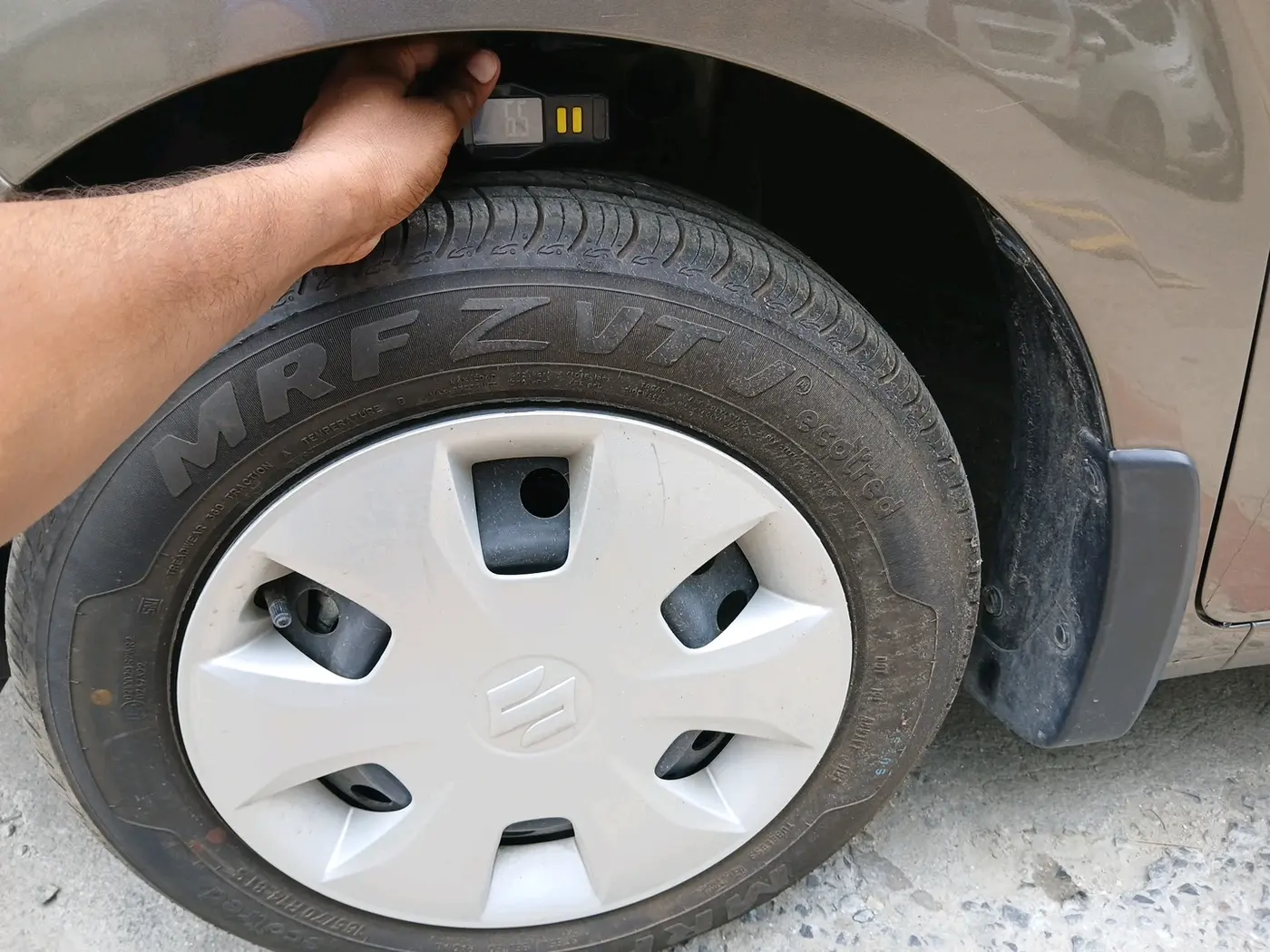 2025 Maruti New Wagon-R VXI 1.0 AMT, Petrol, Automatic, 1,221 km, tyre