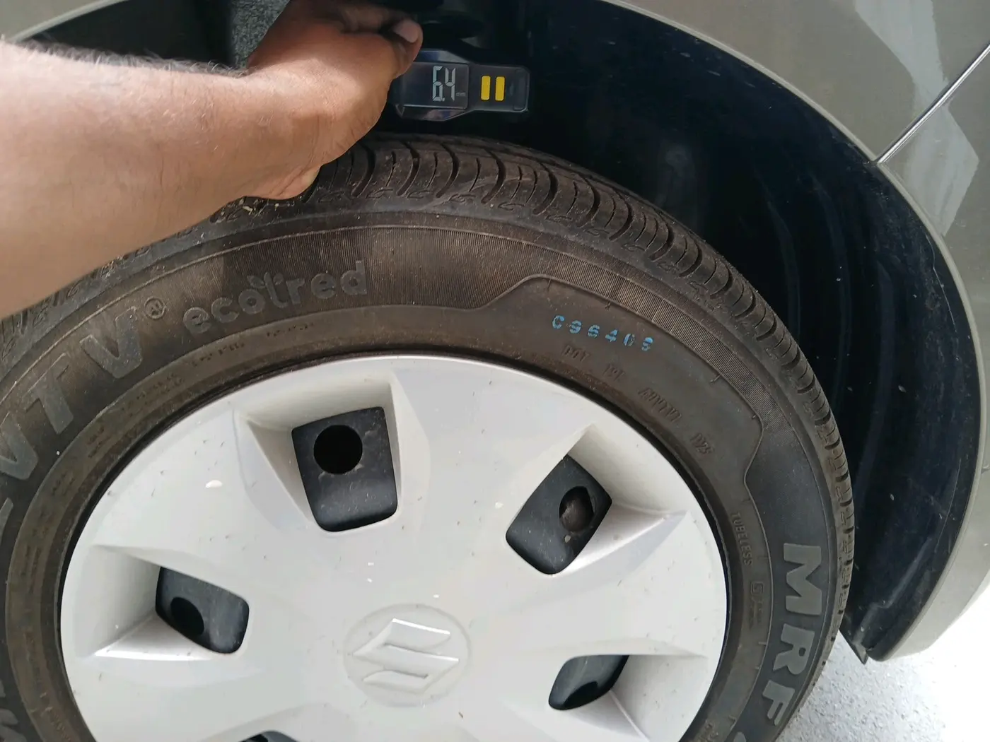 2025 Maruti New Wagon-R VXI 1.0 AMT, Petrol, Automatic, 1,221 km, tyre