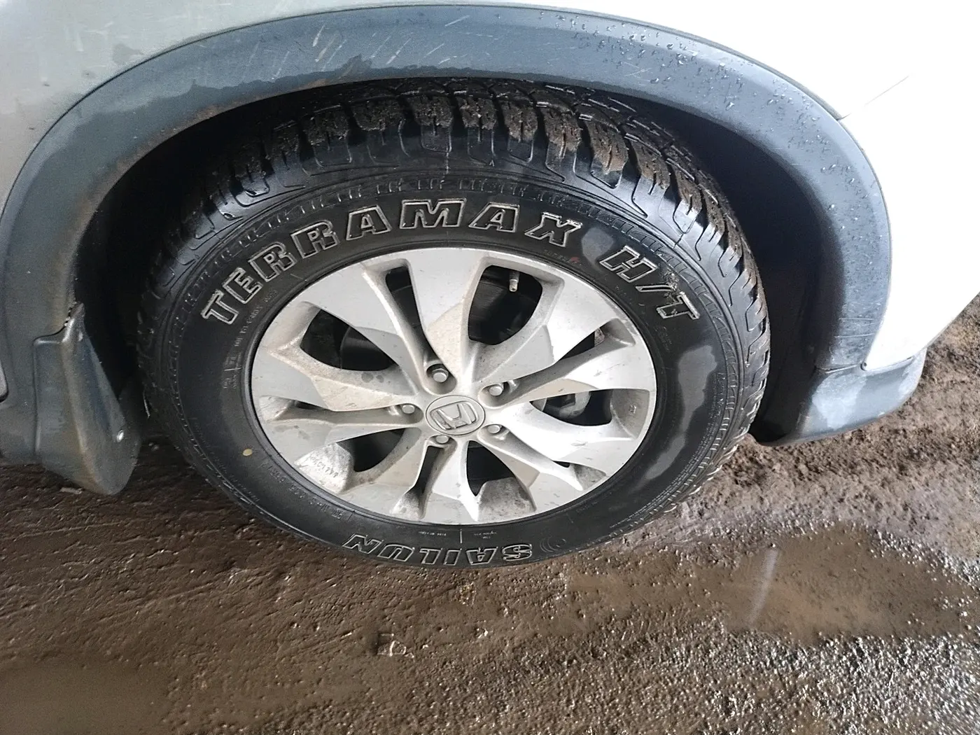 2014 Honda CRV 2.0L I-VTEC 2WD AT, CNG, Automatic, 1,09,542 km, tyre