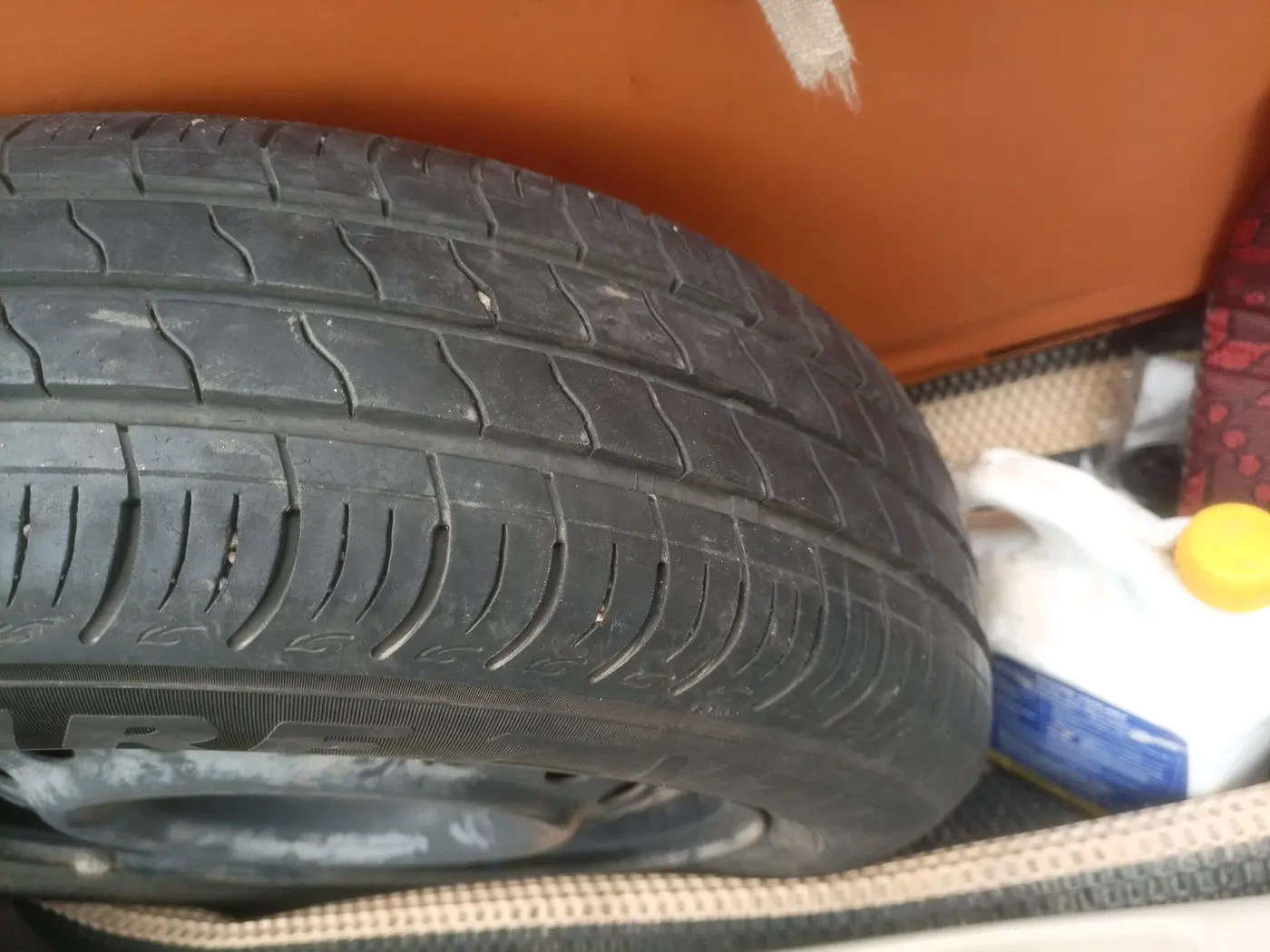 2013 Maruti Ertiga VDI, Diesel, Manual, 1,94,378 km, tyre
