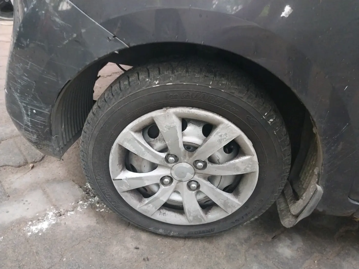 2018 Hyundai Eon ERA +, Petrol, Manual, 74,784 km, tyre