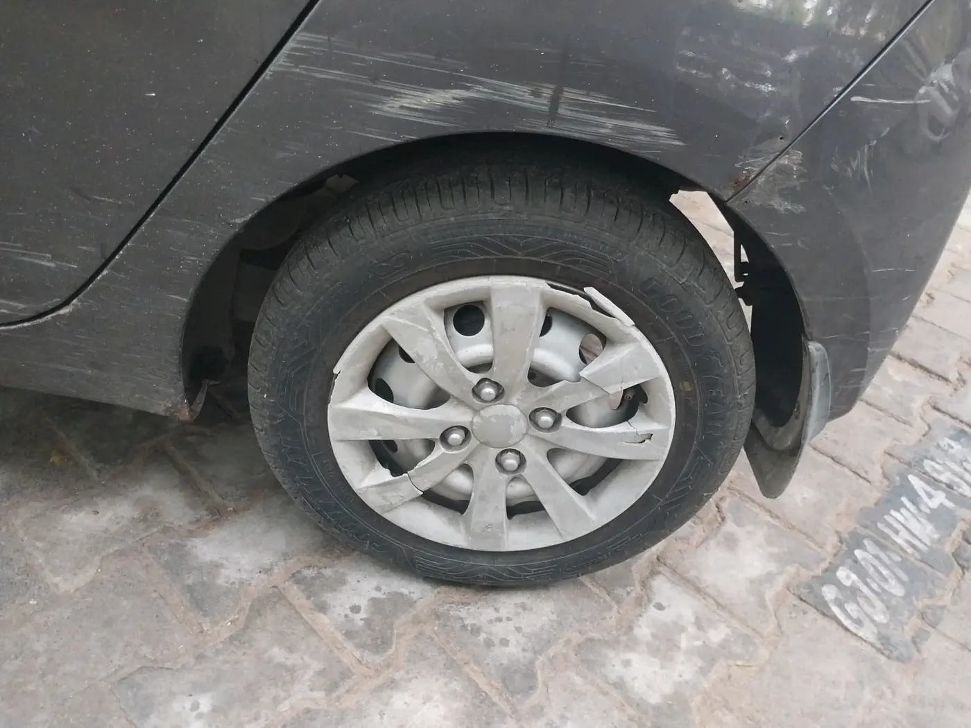 2018 Hyundai Eon ERA +, Petrol, Manual, 74,784 km, tyre