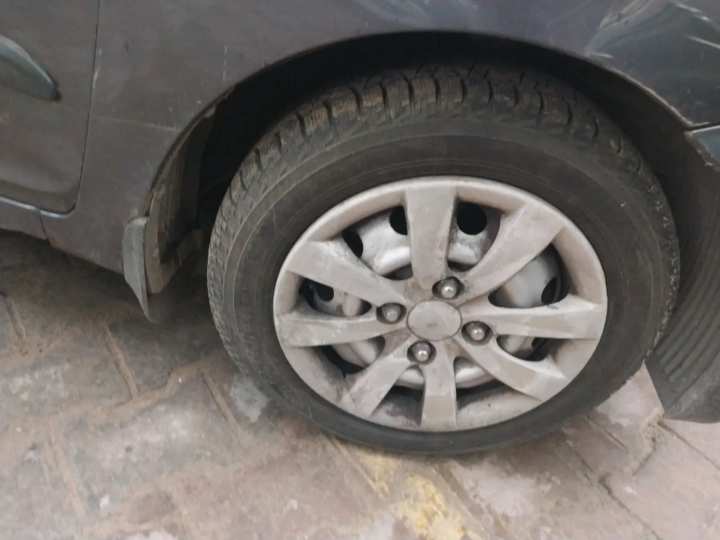 2018 Hyundai Eon ERA +, Petrol, Manual, 74,784 km, tyre