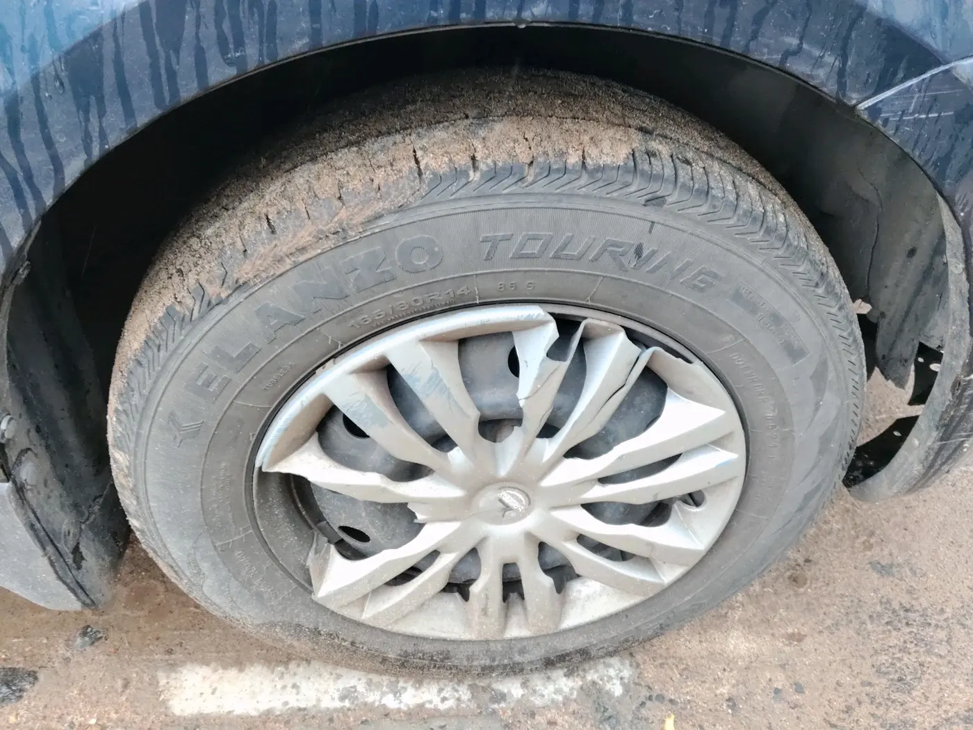 2011 Maruti Swift Dzire VXI, CNG, Manual, 79,567 km, tyre