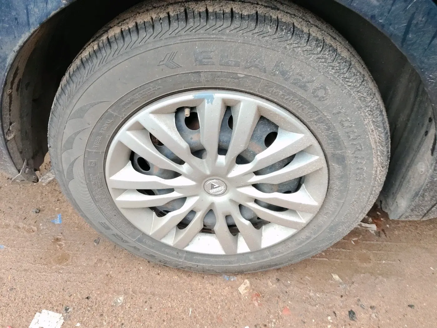 2011 Maruti Swift Dzire VXI, CNG, Manual, 79,567 km, tyre