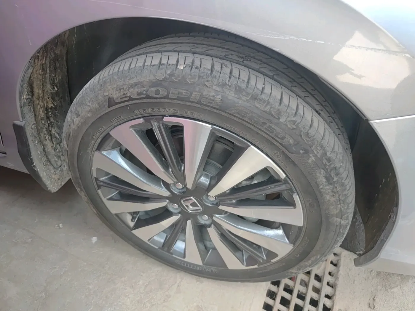 2023 Honda City 1.5L I-VTEC ZX, Petrol, Manual, 10,003 km, tyre