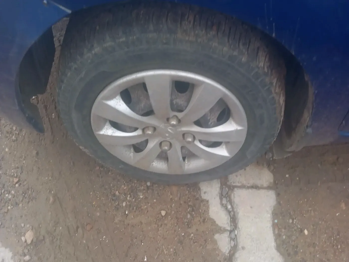 2012 Hyundai Eon MAGNA +, Petrol, Manual, 1,02,784 km, tyre