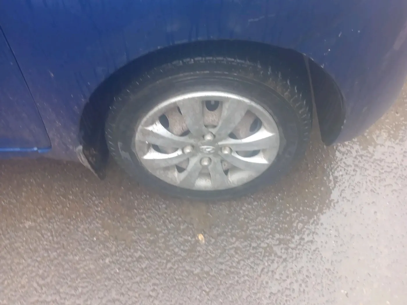 2012 Hyundai Eon MAGNA +, Petrol, Manual, 1,02,784 km, tyre