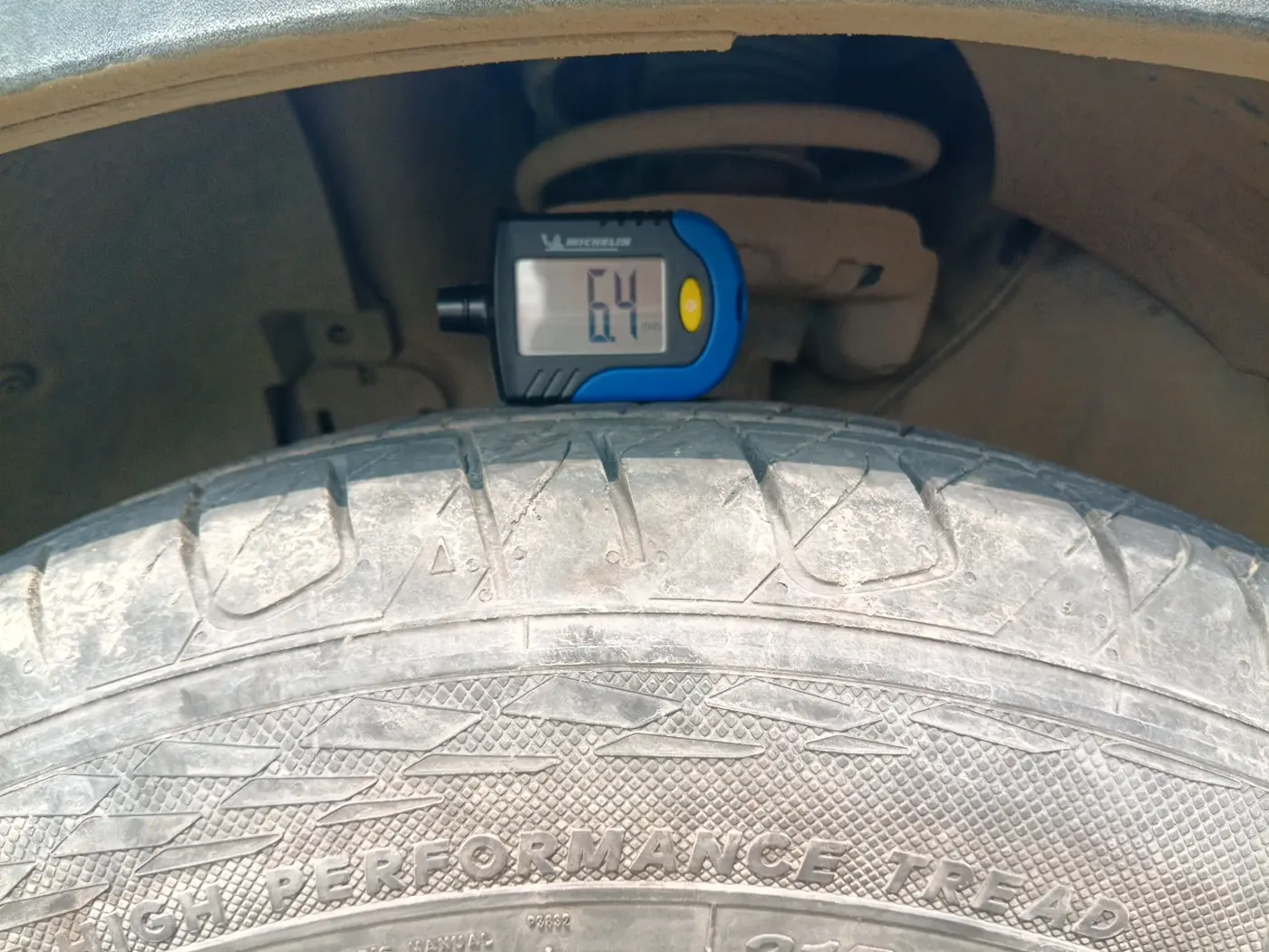 2019 Hyundai VENUE SX(O) 1.4 CRDI, Diesel, Manual, 1,21,143 km, tyre