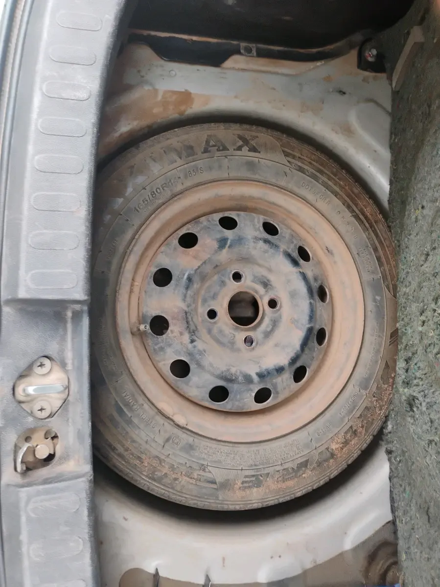 2013 Maruti Ritz VDI, Diesel, Manual, 1,51,276 km, tyre