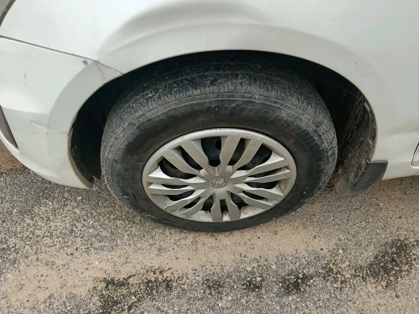 2015 Maruti Swift VXI, Petrol, Manual, 1,07,941 km, tyre
