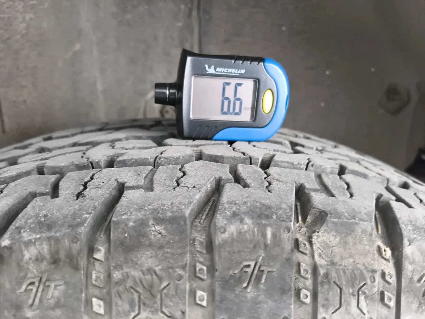 2023 Mahindra Thar LX D AT 4WD HT, Diesel, Automatic, 28,224 km, tyre