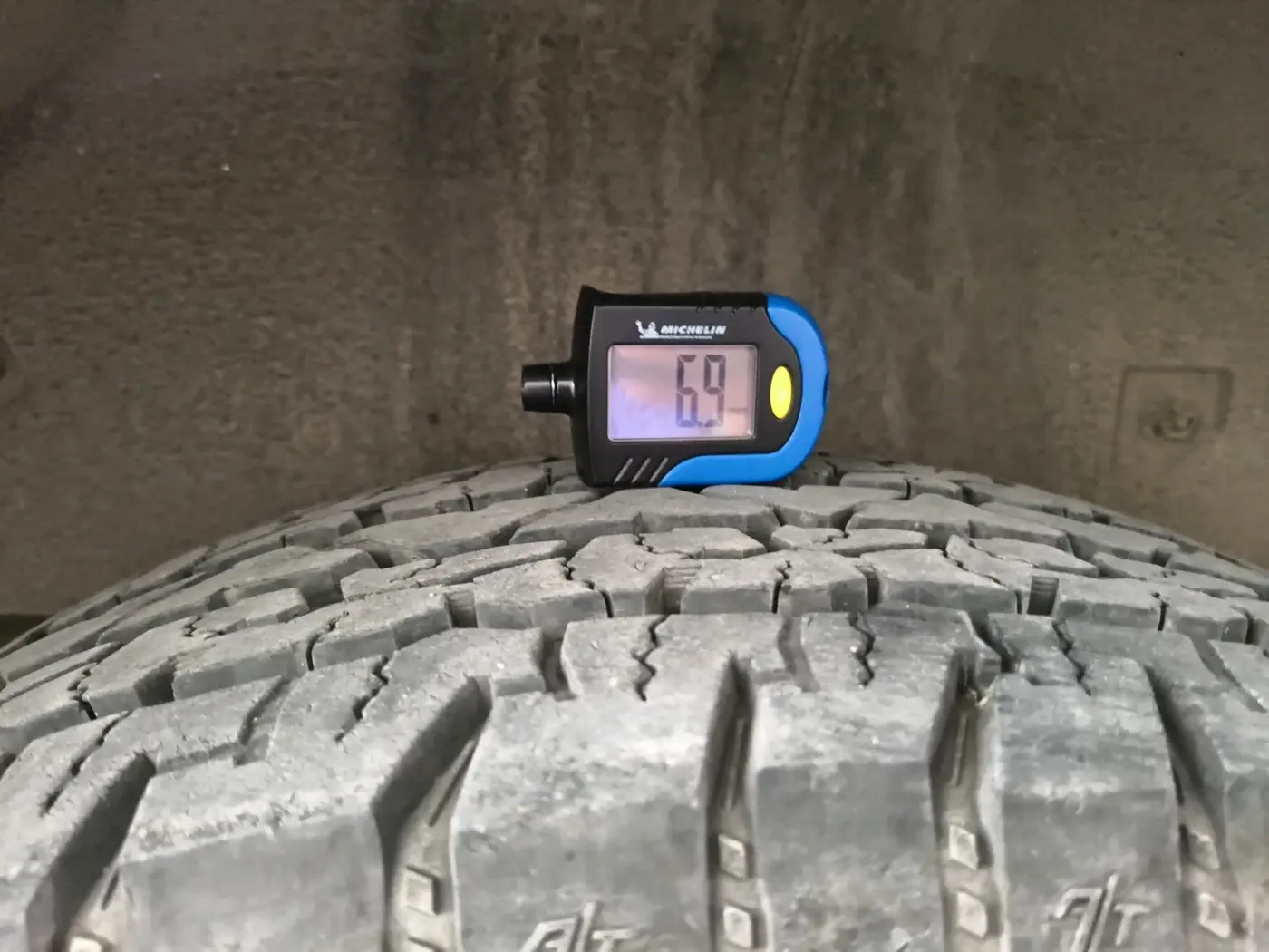 2023 Mahindra Thar LX D AT 4WD HT, Diesel, Automatic, 28,224 km, tyre