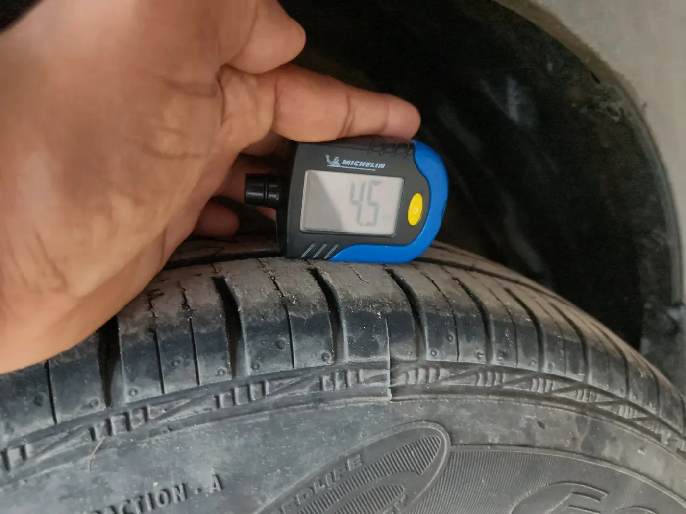 2022 Maruti Dzire VXI CNG, CNG, Manual, 75,718 km, tyre