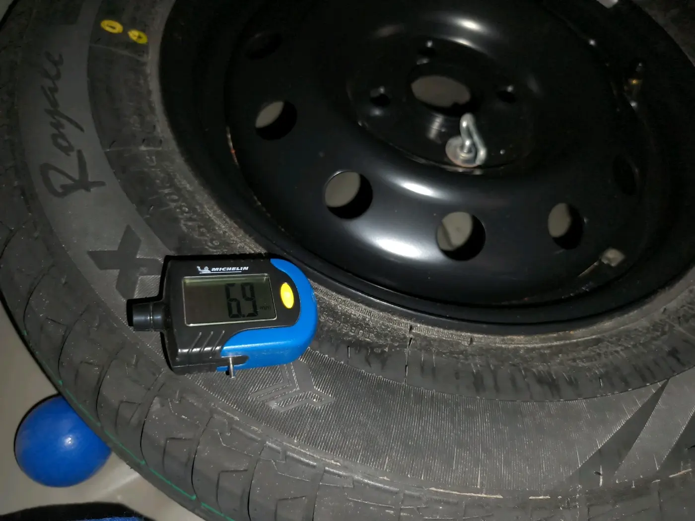 2022 Maruti Dzire VXI CNG, CNG, Manual, 75,718 km, tyre