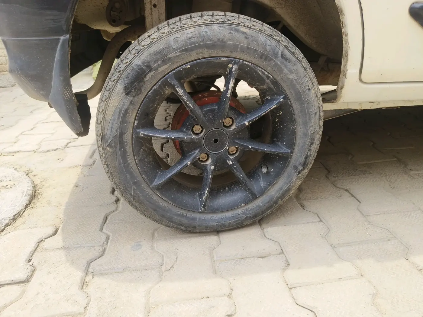 2012 Maruti Alto LXI, Petrol, Manual, 1,02,478 km, tyre