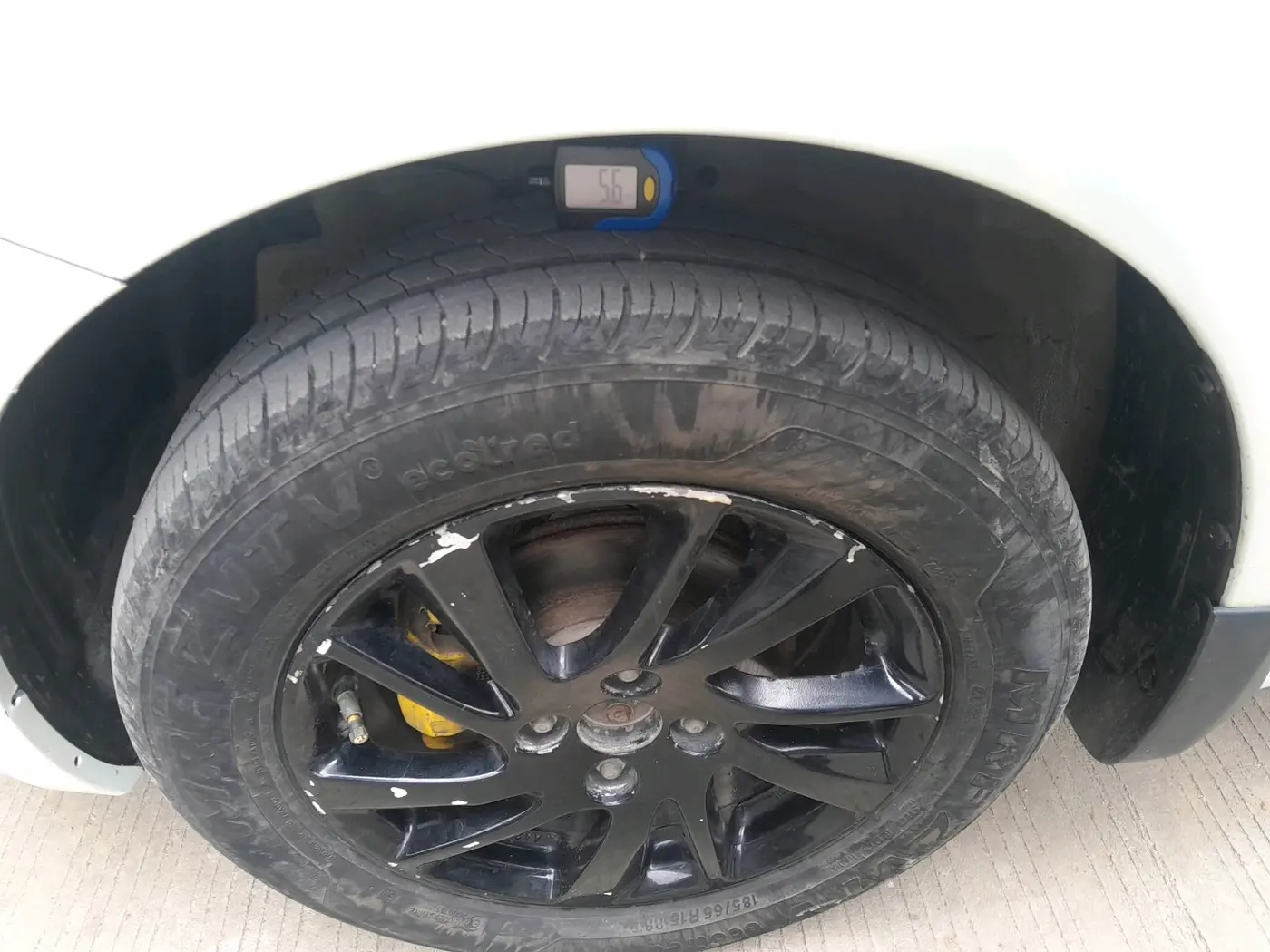 2012 Maruti Swift ZDI, Diesel, Manual, 1,01,000 km, tyre