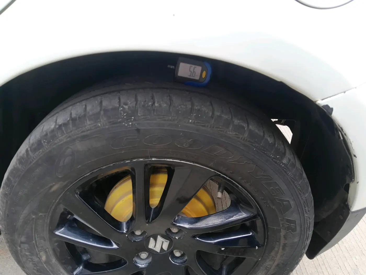2012 Maruti Swift ZDI, Diesel, Manual, 1,01,000 km, tyre