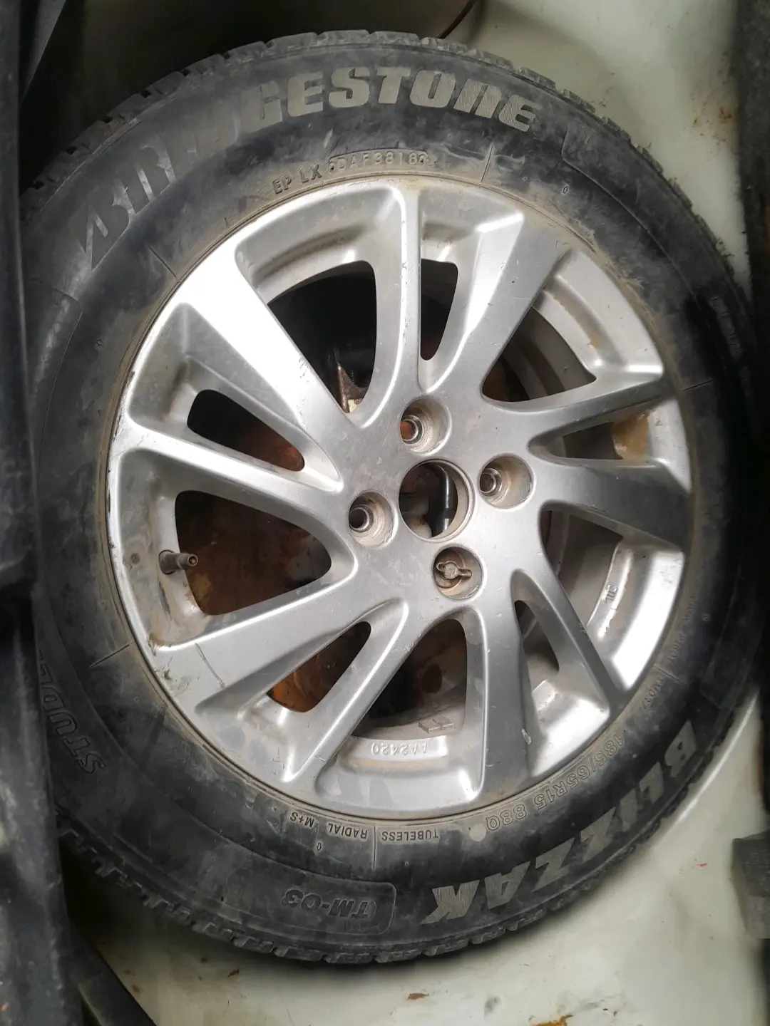 2012 Maruti Swift ZDI, Diesel, Manual, 1,01,000 km, tyre