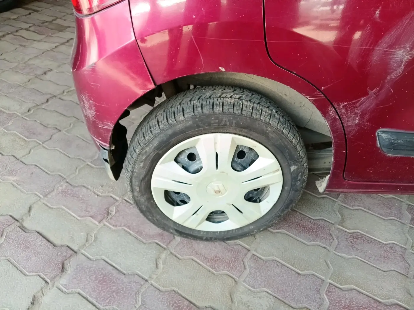 2012 Maruti Wagon R 1.0 VXI, Petrol, Manual, 45,242 km, tyre