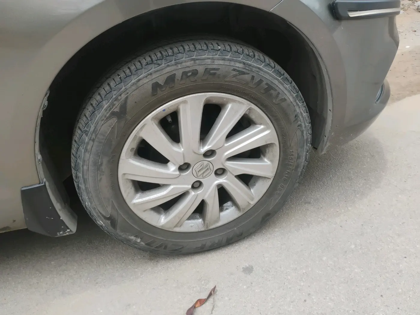 2015 Maruti Swift Dzire ZXI, Petrol, Manual, 32,560 km, tyre