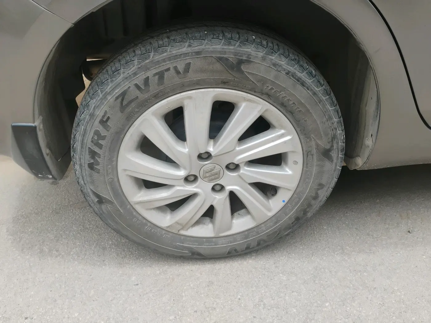 2015 Maruti Swift Dzire ZXI, Petrol, Manual, 32,560 km, tyre