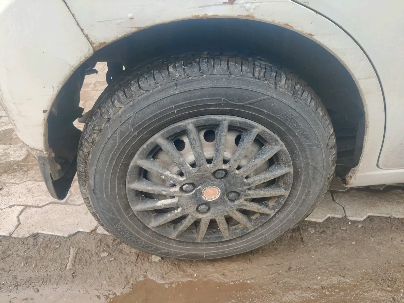 2017 Maruti Wagon R 1.0 LXI CNG, CNG, Manual, 1,70,216 km, tyre