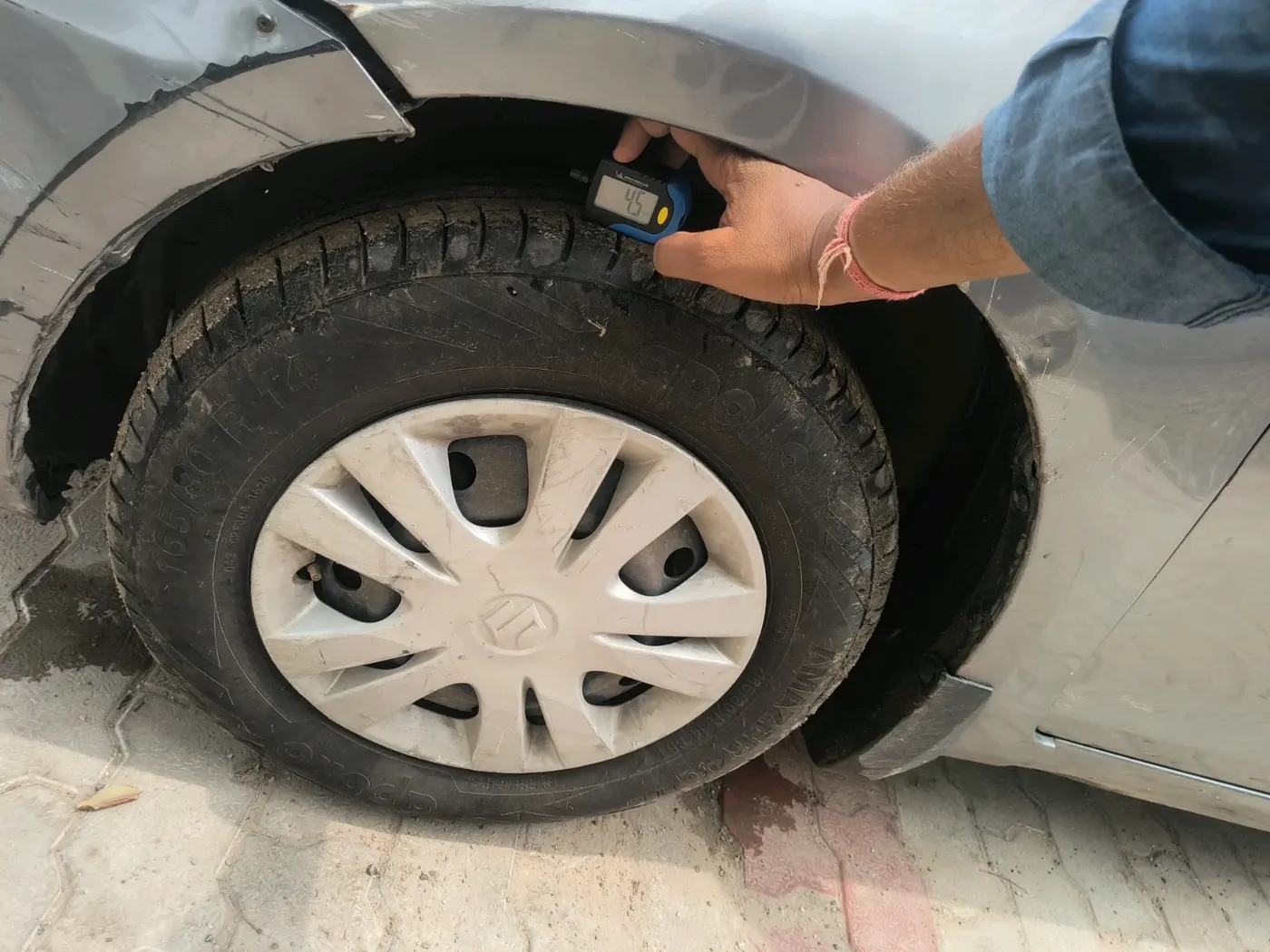 2014 Maruti Swift Dzire VXI, CNG, Manual, 1,28,486 km, tyre