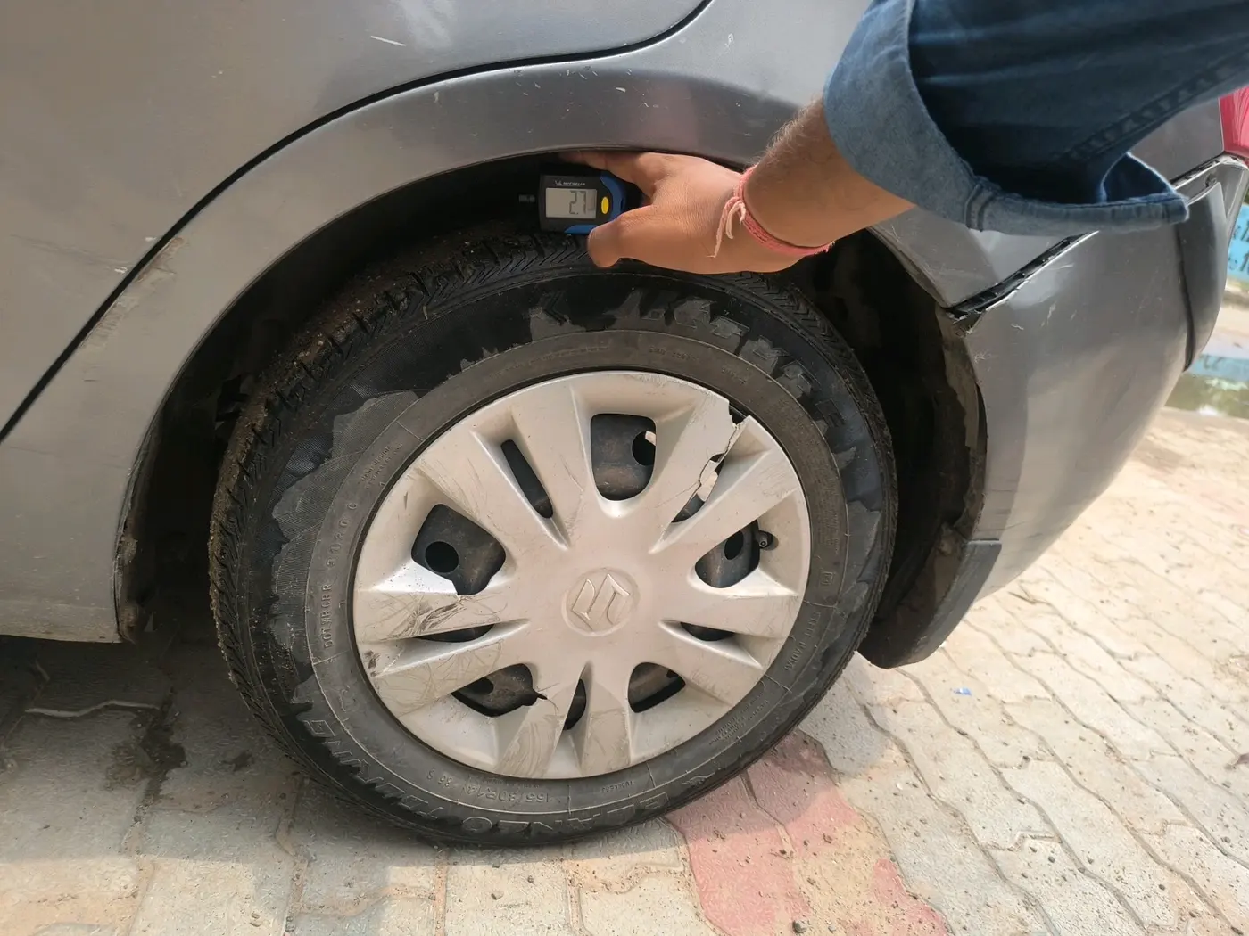 2014 Maruti Swift Dzire VXI, CNG, Manual, 1,28,486 km, tyre