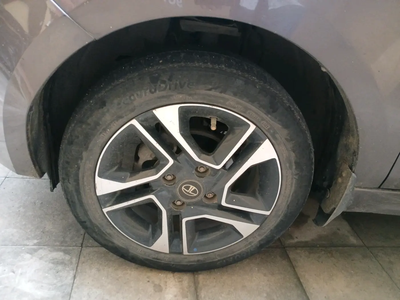 2019 Tata TIGOR XZ PLUS PETROL, Petrol, Manual, 96,548 km, tyre