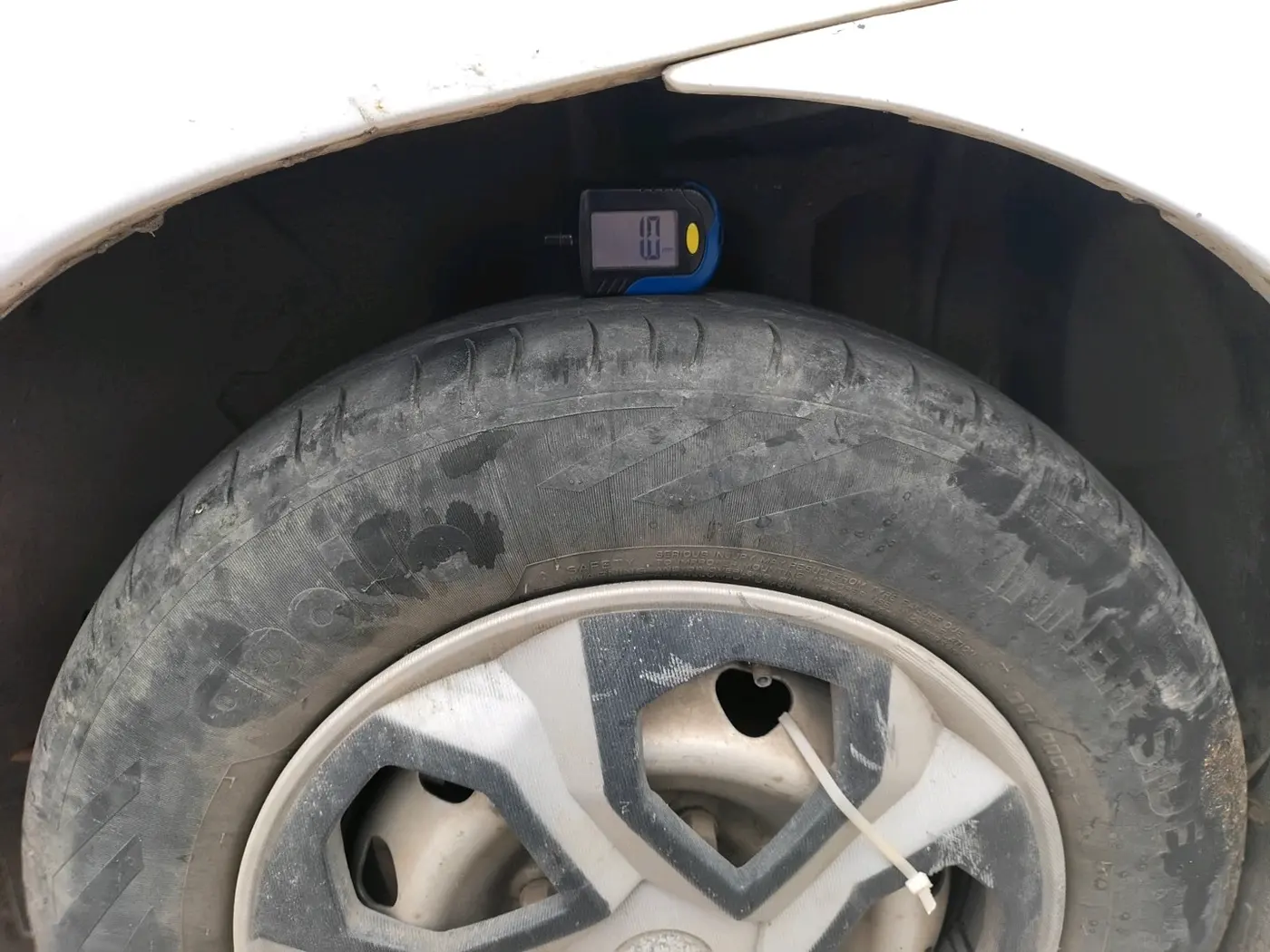 2013 Tata Indica V2 LS DIESEL, Diesel, Manual, 1,70,254 km, tyre