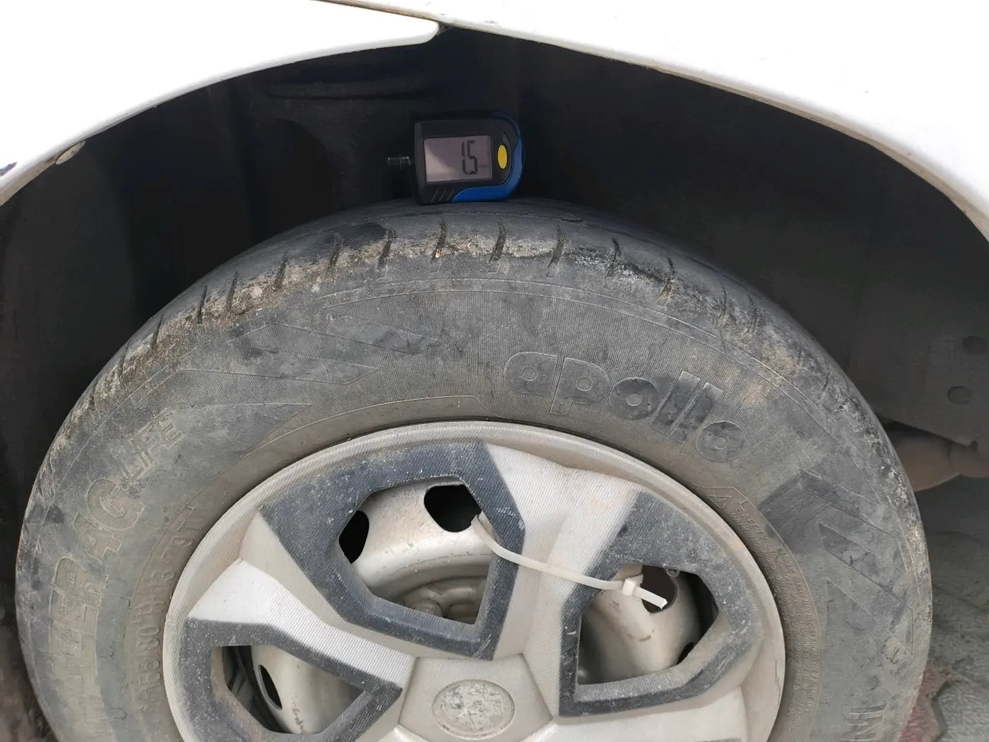 2013 Tata Indica V2 LS DIESEL, Diesel, Manual, 1,70,254 km, tyre