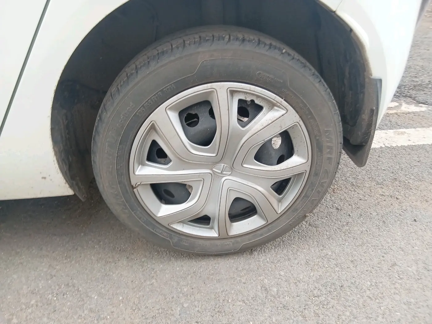 2022 Tata ALTROZ XM PLUS PETROL, Petrol, Manual, 46,030 km, tyre