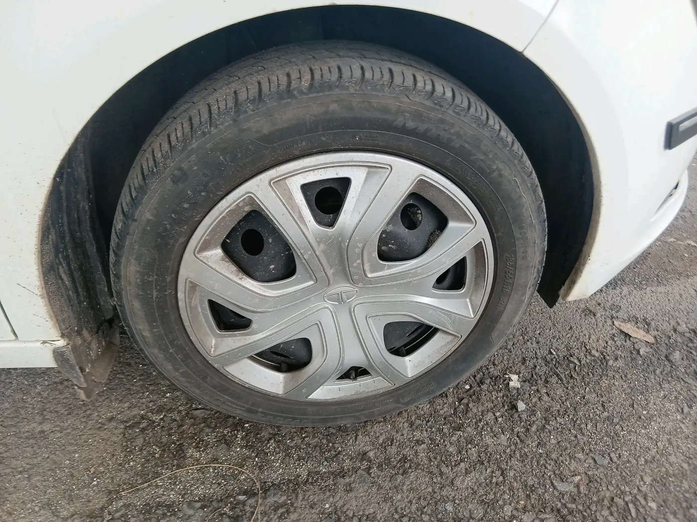 2022 Tata ALTROZ XM PLUS PETROL, Petrol, Manual, 46,030 km, tyre