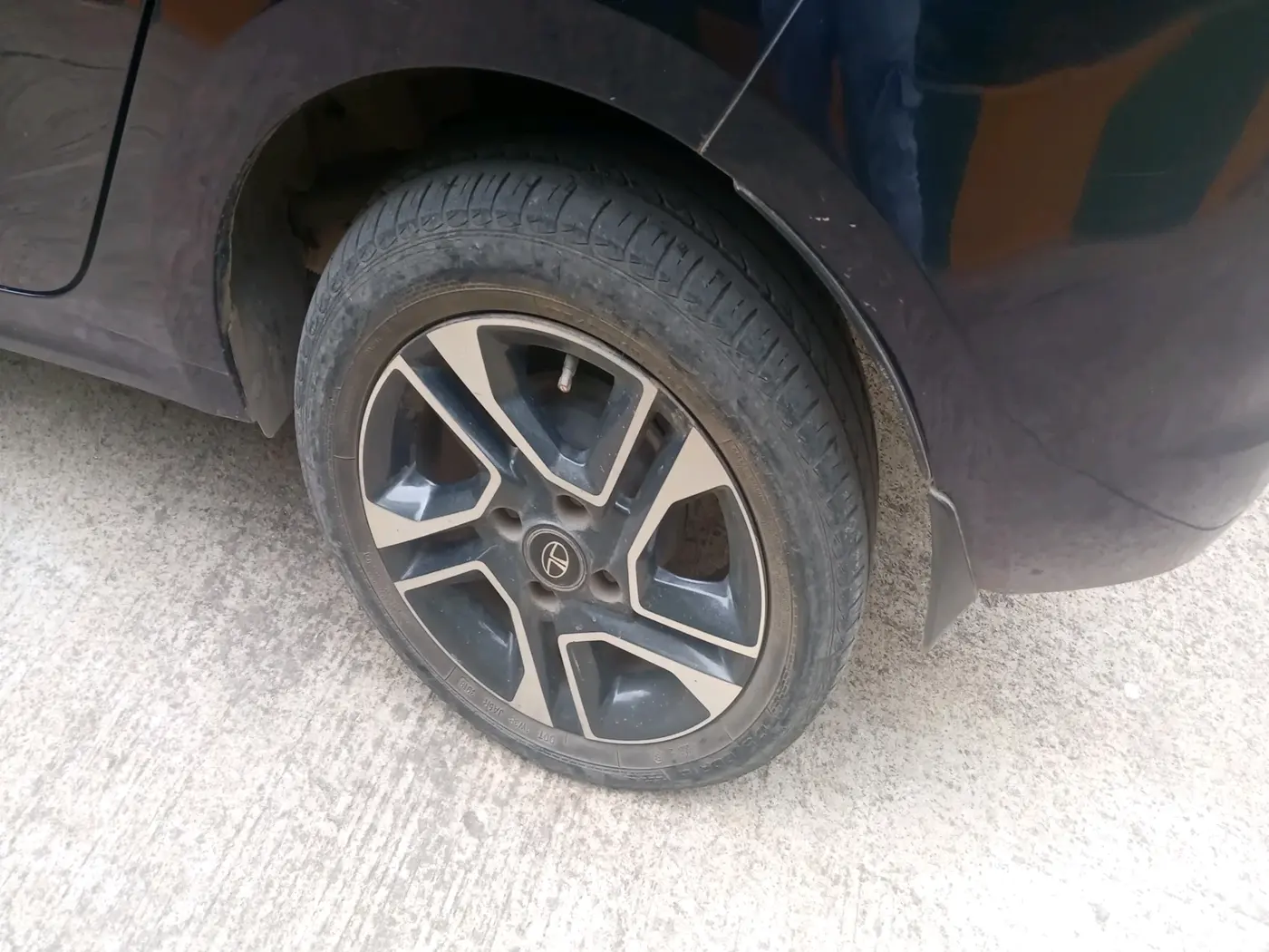 2018 Tata TIGOR XZA PETROL, Petrol, Automatic, 41,672 km, tyre