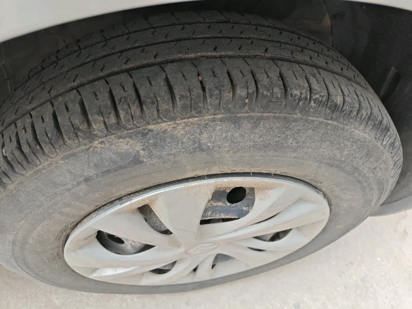 2020 Maruti Swift VXI, Petrol, Manual, 23,407 km, tyre