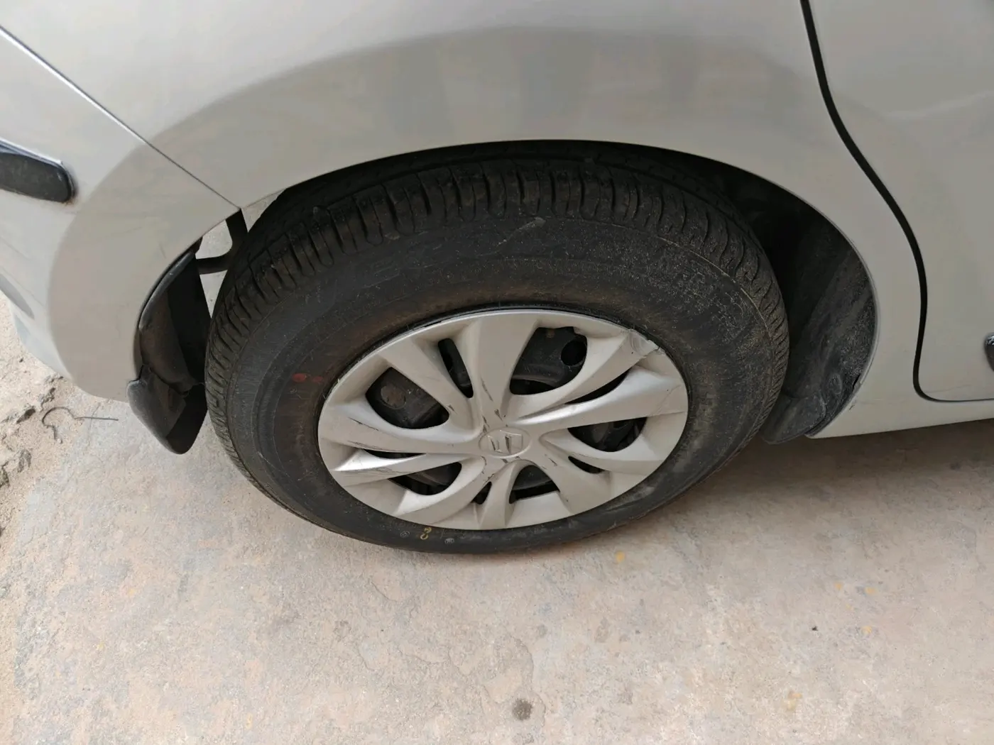 2020 Maruti Swift VXI, Petrol, Manual, 23,407 km, tyre