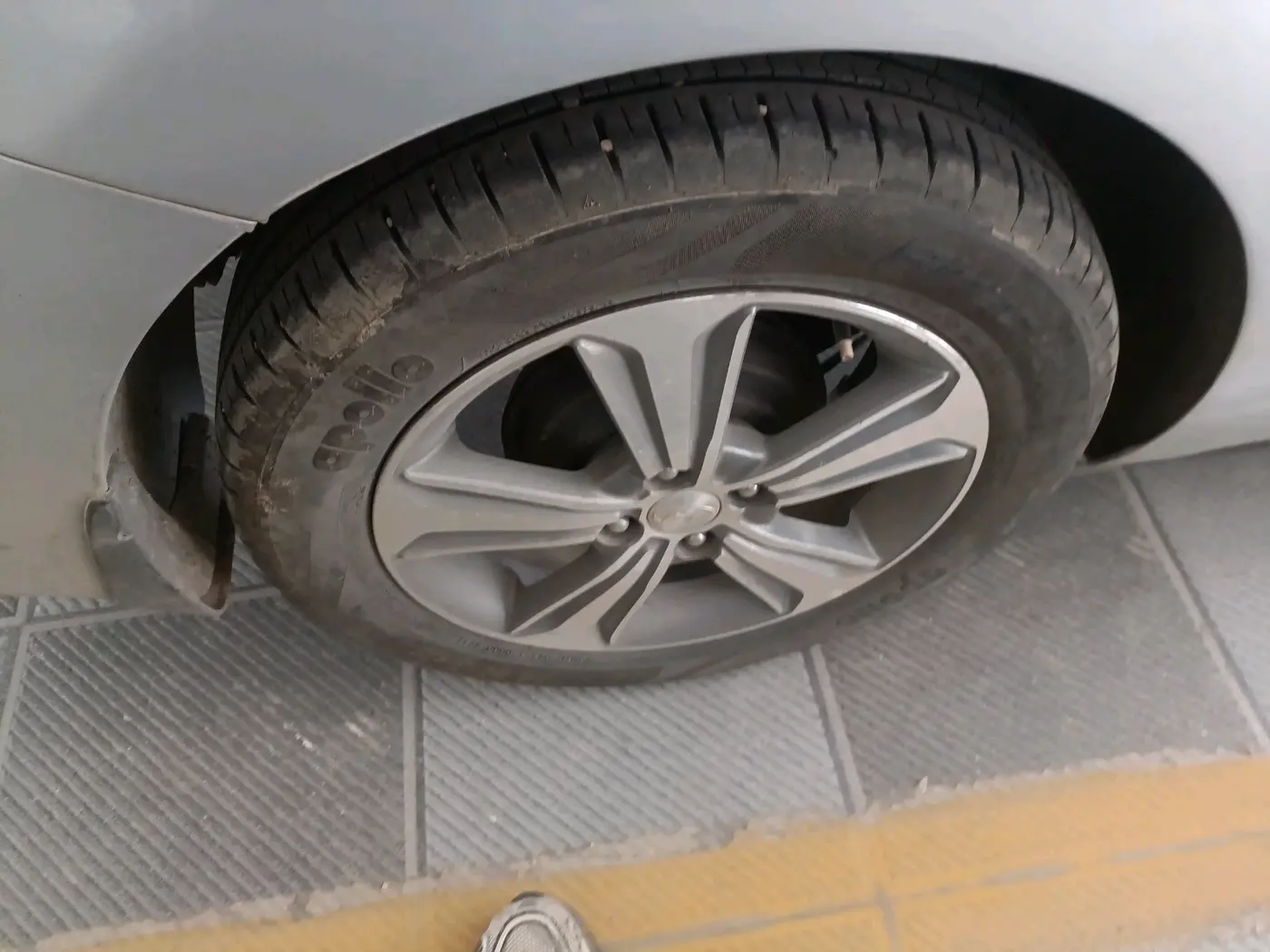 2018 Hyundai Verna 1.6 VTVT SX (O) AT, Petrol, Automatic, 55,220 km, tyre