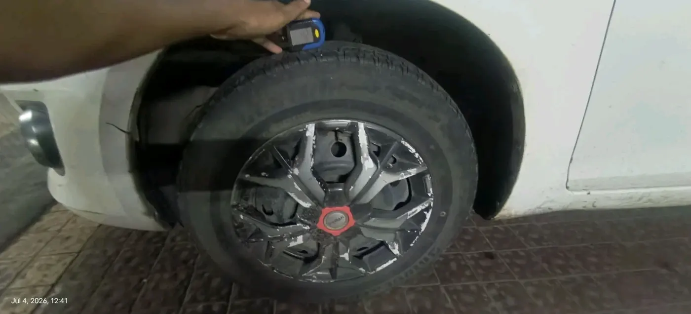 2013 Maruti Swift Dzire VDI, Diesel, Manual, 1,78,499 km, tyre
