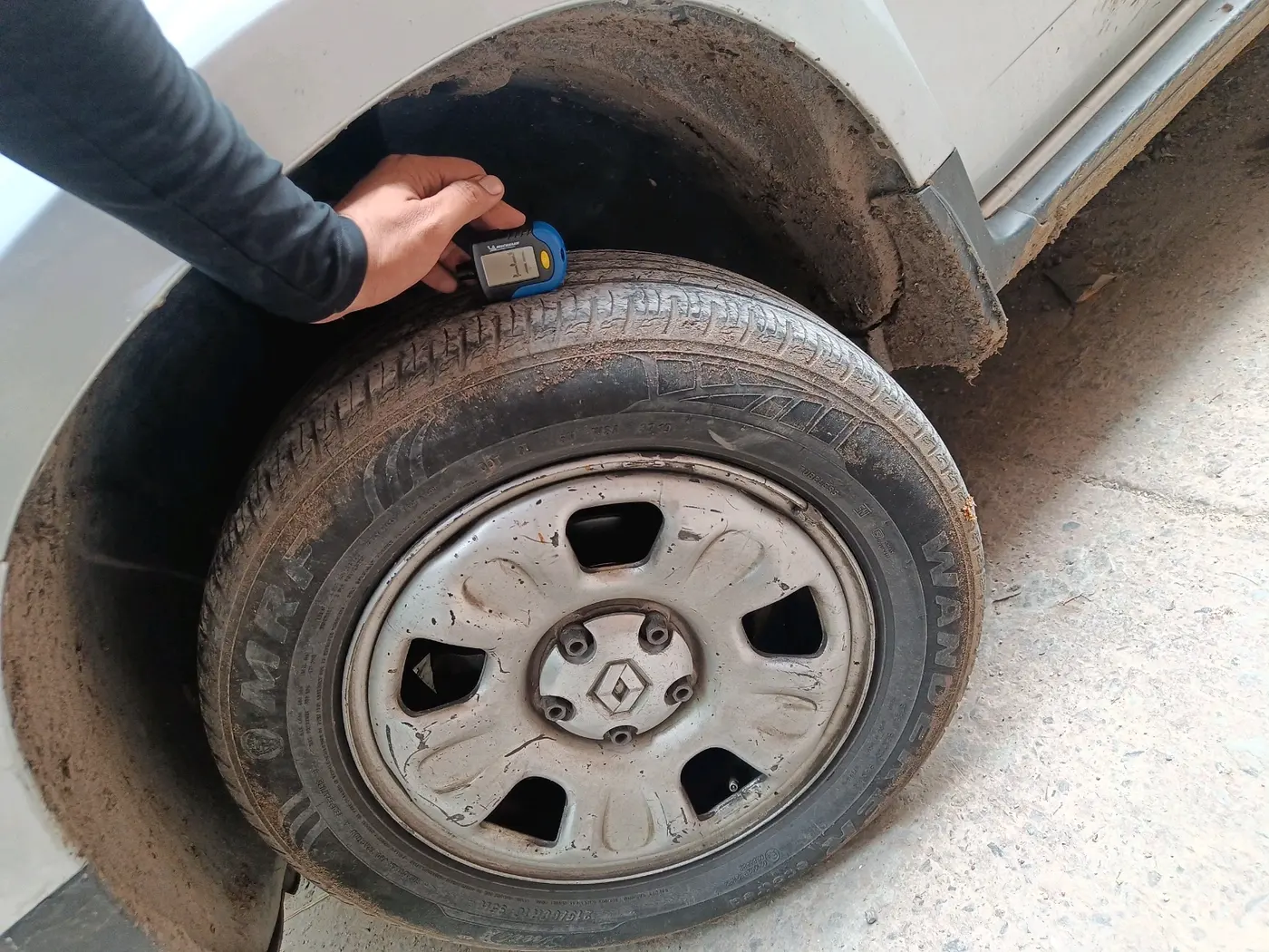 2014 Renault Duster RXL PETROL, Petrol, Manual, 75,697 km, tyre