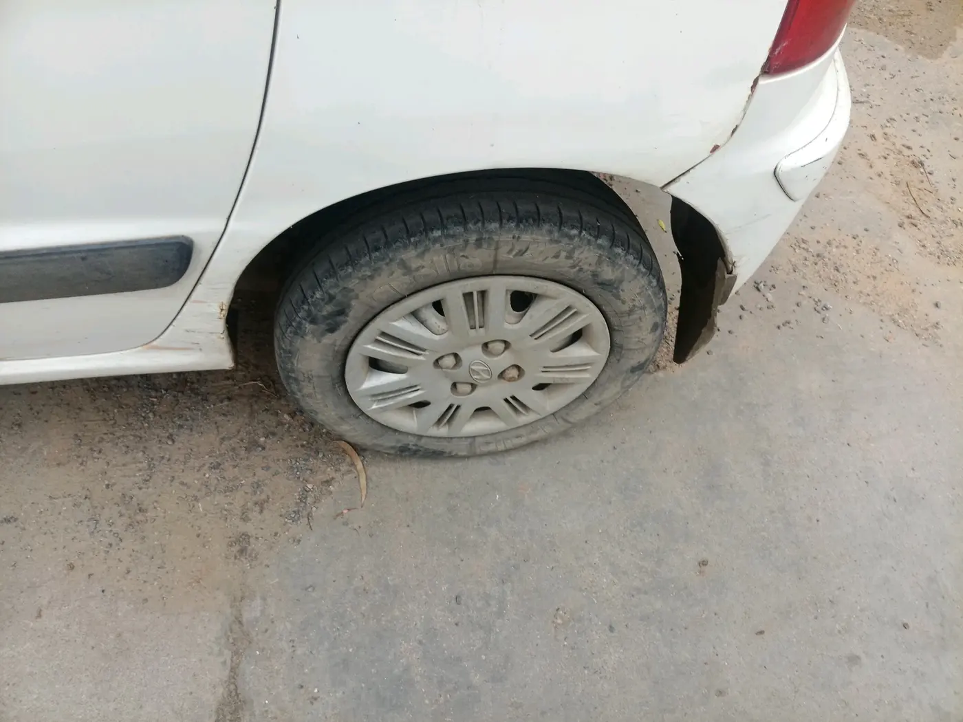 2012 Hyundai Santro Xing GLS, CNG, Manual, 1,39,589 km, tyre