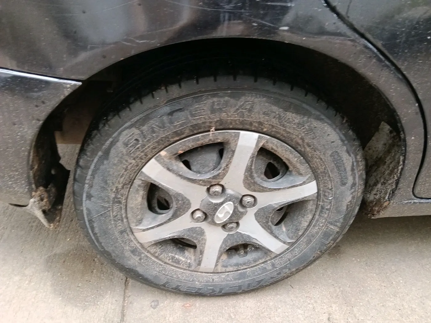2011 Hyundai Accent GLE, Petrol, Manual, 1,28,859 km, tyre