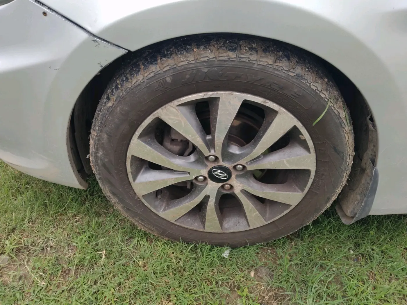 2013 Hyundai Verna FLUIDIC 1.6 CRDI SX, Diesel, Manual, 1,76,922 km, tyre