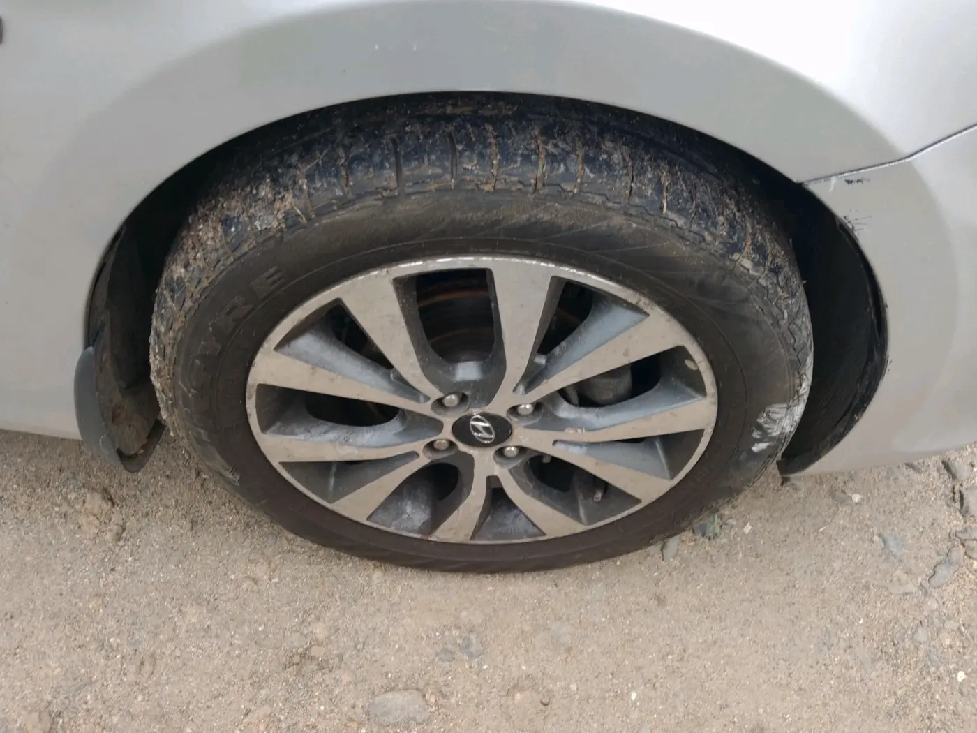 2013 Hyundai Verna FLUIDIC 1.6 CRDI SX, Diesel, Manual, 1,76,922 km, tyre